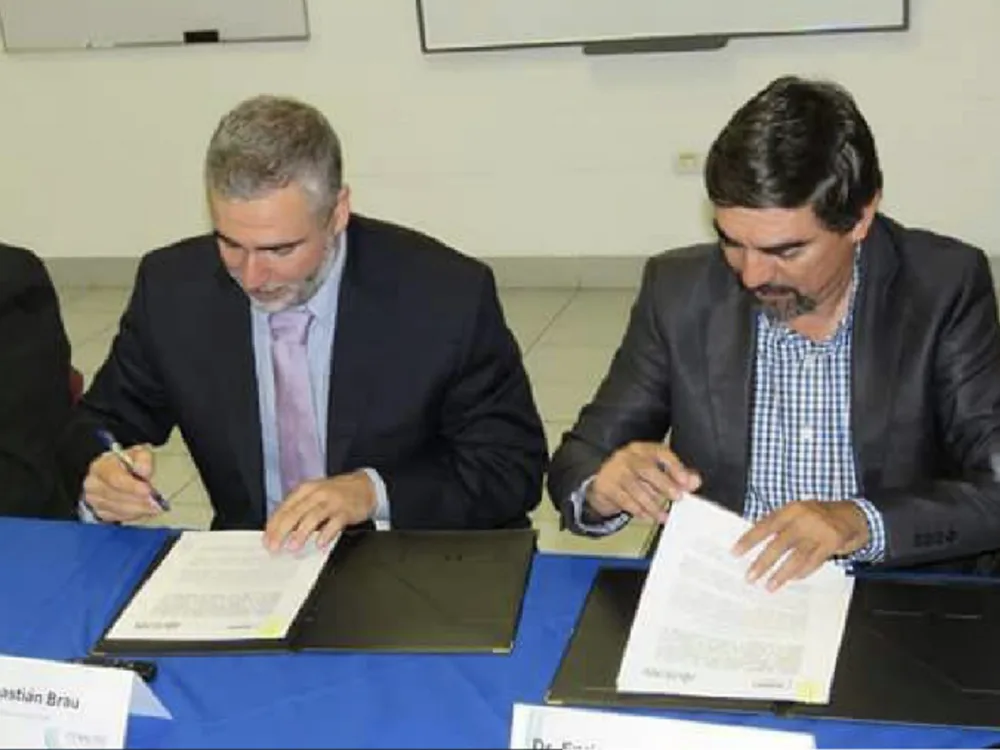 Sebastián J. Brau signing a collaboration agreement with CENALTEC, Government of Mexico