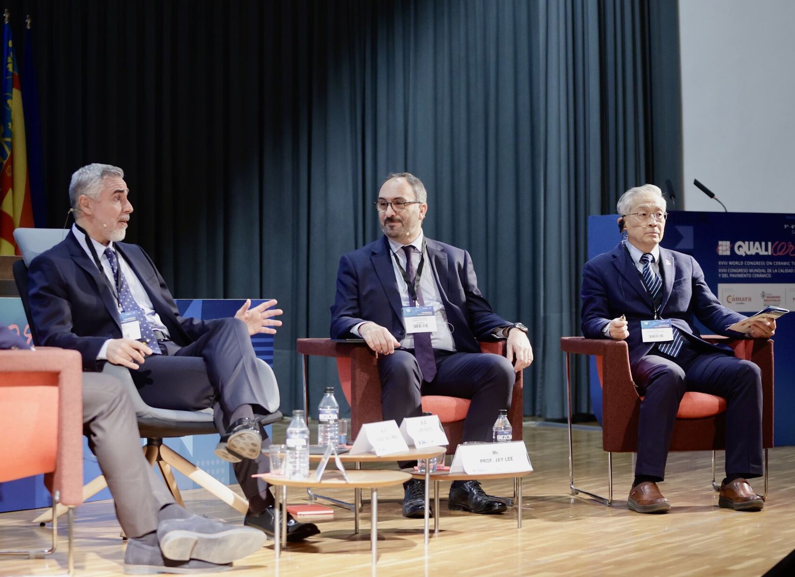 Sebastián Brau y el profesor Jay Lee en una mesa redonda del congreso Qualicer